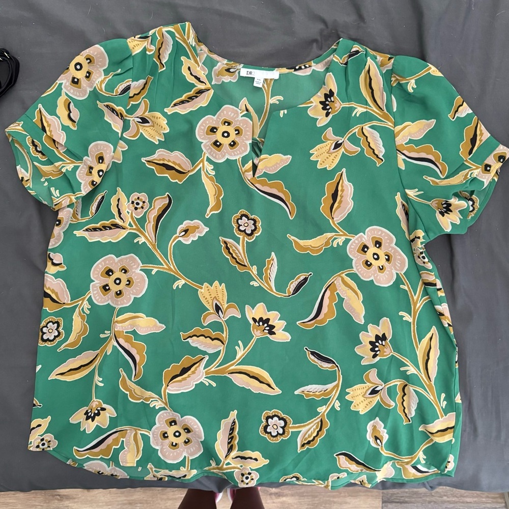 Polyester Shirt, with plenty details and great color.